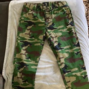 RVCA SPECTRUM CAMO PANTS. NWOT